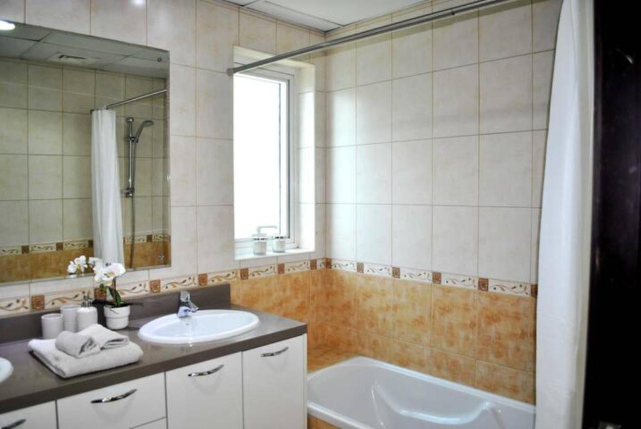 Relaxing 2Br Haven In Dubai Marina Perfect Location & Amenities Apartment Luaran gambar